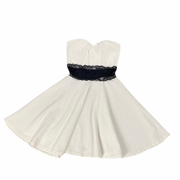 Heart Shaped Strapless Skater Dress - Picture 5 of 5